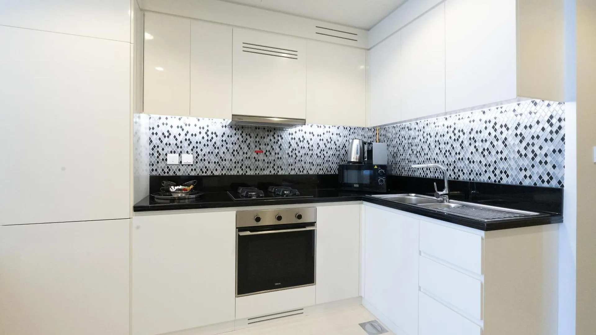 Keyrock Living - Dubai Oasis With Balcony Views Apartment